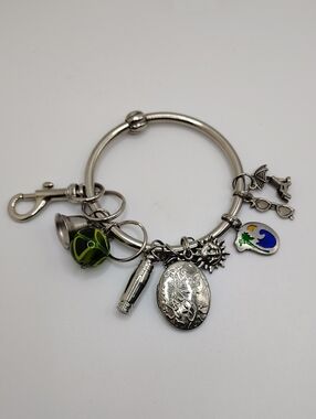 Green Rhino Silver-Tone Charm Key Holder Bracelet with Green Glass Bead